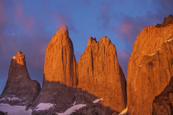 Torres en Parque Nacional Torres del Paine, Chile . — Foto de Stock