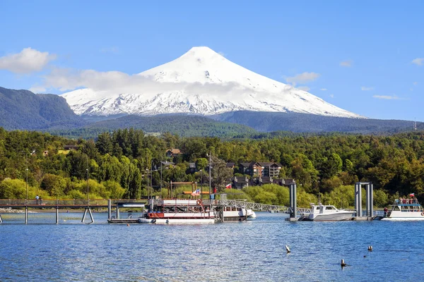 Sněhem pokryté sopku villarica, chile — Stock fotografie