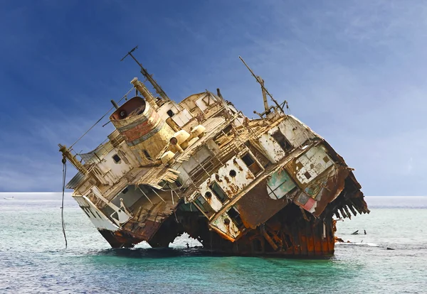 The sunken shipwreck on the reef, Egypt — Stock Photo, Image