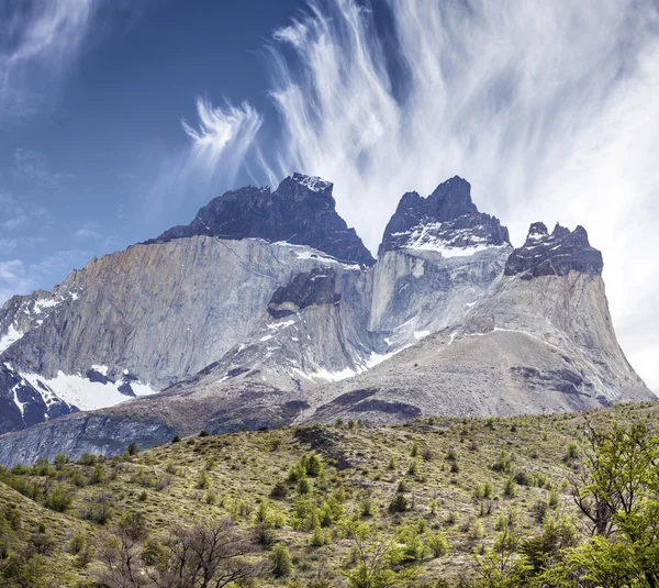 Otrolig klippformation av los cuernos i chile. — Stockfoto