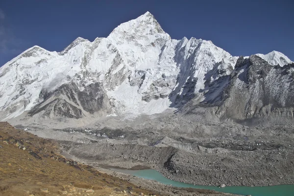 Hermosa vista de montaña de la región del Everest, Nepal — Foto de Stock