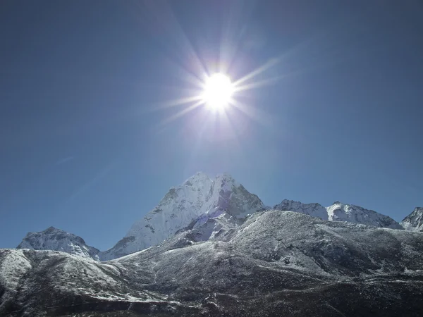 Himalaya mountains w Nepalu. — Zdjęcie stockowe