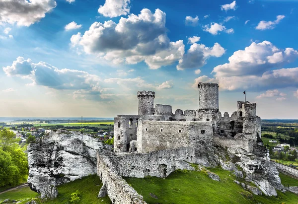 Burg, ogrodzieniec Befestigungen, Polen. — Stockfoto