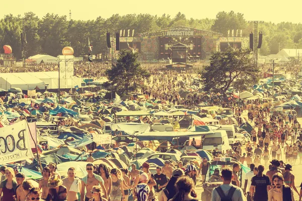 Przystanek Woodstock (Woodstock Festival), крупнейший летний фестиваль рок-музыки под открытым небом в Европе . — стоковое фото