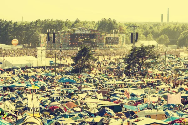 Przystanek woodstock (Woodstocki fesztivál), a legnagyobb nyári szabadtéri rock zenei fesztivál Európában. — Stock Fotó