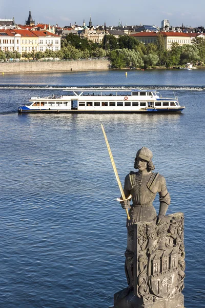 Praag, stad aan de rivier. — Stockfoto