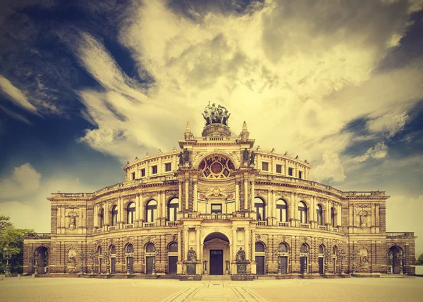 Dresden opera theater, deutschland, retro vintage effekt. — Stockfoto