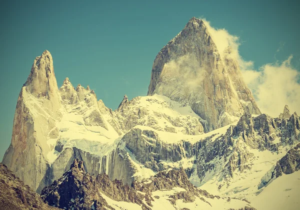 Fitz roy bergskedja, argentina, vintage retro stil. — Stockfoto