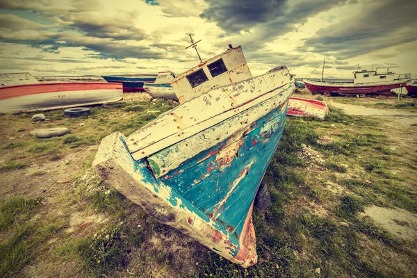 Old boat wreck, vintage retro style. — Stock Photo, Image