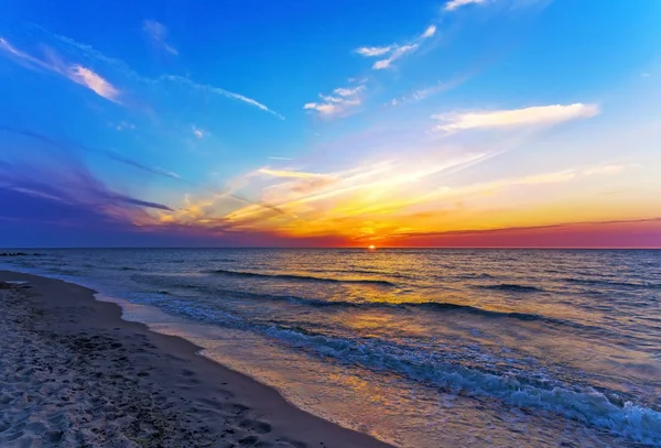 Puesta de sol en la playa. — Foto de Stock