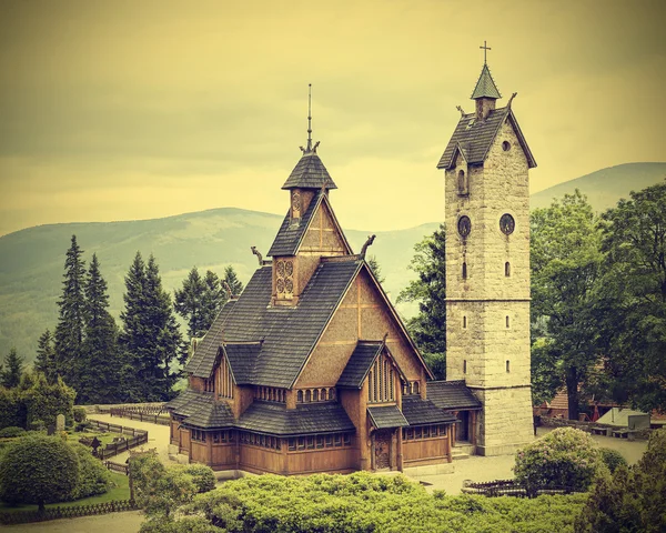 Viejo, de madera, templo Wang en Karpacz, Polonia, estilo vintage . —  Fotos de Stock