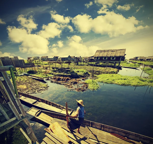 빈티지 복고 inst, 버마 (미얀마), 인 레 호수, 물에 — 스톡 사진