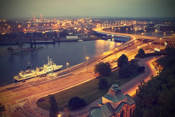 Szczecin (stettin) város éjjel, Lengyelország, évjárat hatása. — Stock Fotó