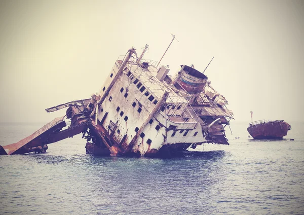 The sunken shipwreck on the reef, Egypt, vintage retro filtered. — Stock Photo, Image