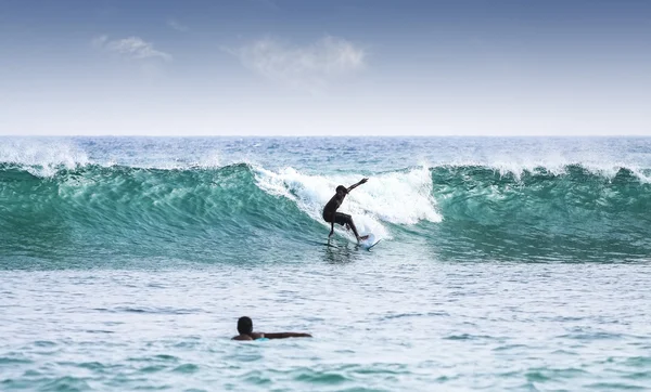 Silhouettes of surfers. — Stock Photo, Image