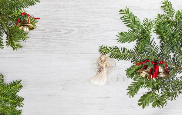 Fond de Noël, décoration sur une planche en bois . — Photo