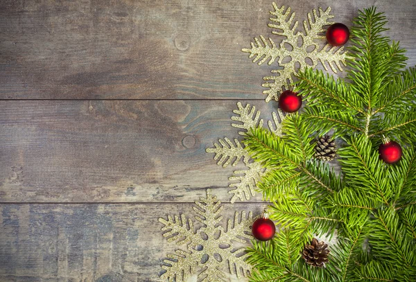 Natal fundo, decoração em uma tábua de madeira rústica . — Fotografia de Stock