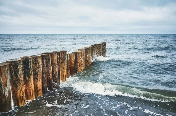 Wellenbrecher Aus Holz Vom Strand Aus Gesehen Farbtonung Aufgetragen — Stockfoto
