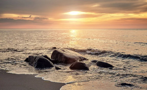 Gyllene Solnedgången Över Stranden Miedzyzdroje Polen — Stockfoto