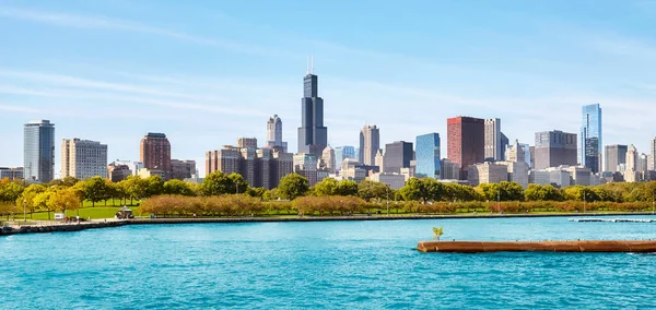 Lago Michigan Beira Mar Com Panorama Chicago Dia Ensolarado Eua — Fotografia de Stock