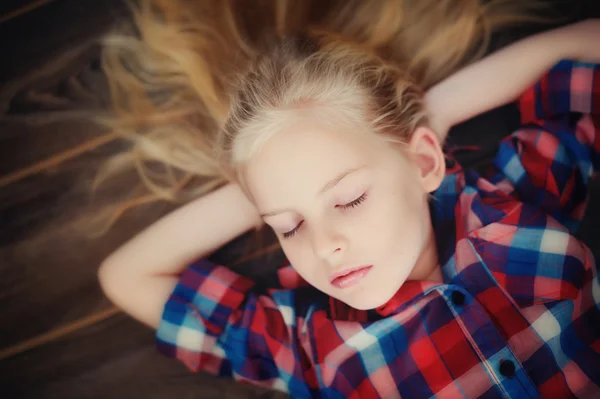 Little girl dreaming — Stock Photo, Image
