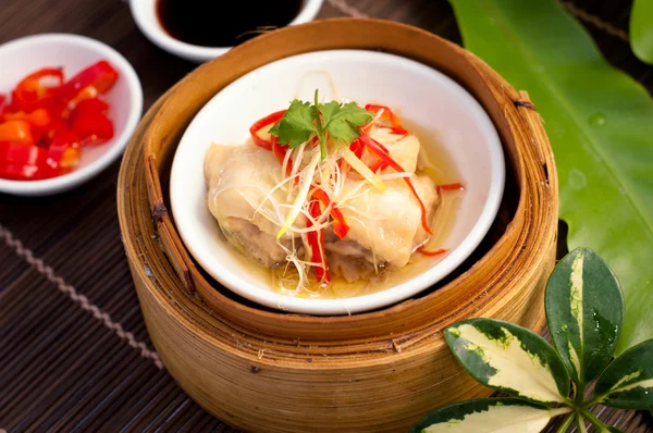 Dim sum in bamboo steamer — Stock Photo, Image