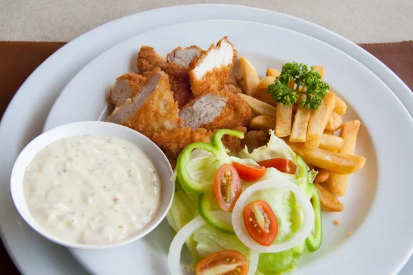 Kyckling remsor och frites combo — Stockfoto