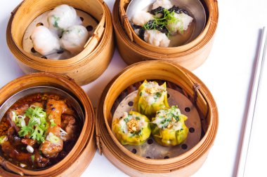 çeşitli dim sum bambu kase haşlanmış