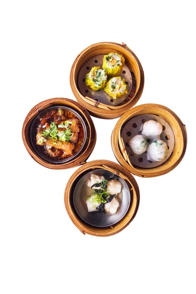 Různé dim sum v bambusové mísa sterilizoval — Stock fotografie