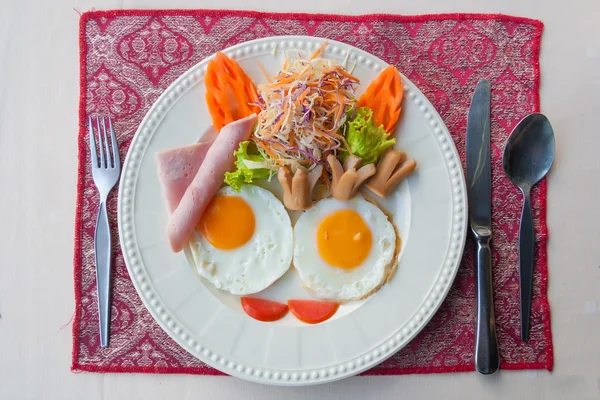 Plate of breakfast with fried eggs — Stock Photo, Image