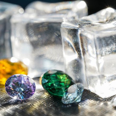 Doğal Safir değerli taş, mücevher veya siyah parlaklık rengi taşlar, birçok farklı doğal taşlar Ametist koleksiyonu,