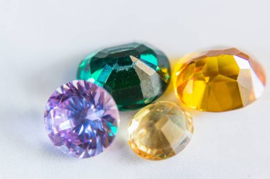 Doğal Safir değerli taş, mücevher veya siyah parlaklık rengi taşlar, birçok farklı doğal taşlar Ametist koleksiyonu,