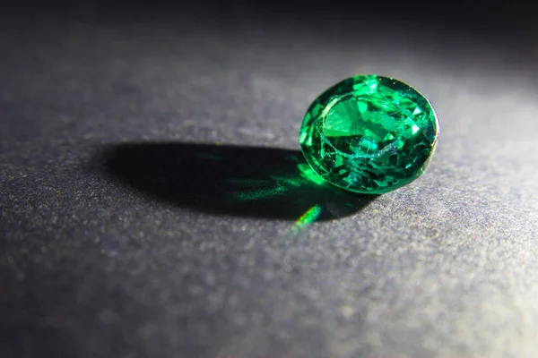 Естественный Зеленый Сапфировый Камень Красивый Зеленый Драгоценный Камень Драгоценный Камень — стоковое фото