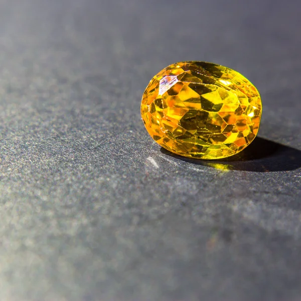 Natural Sapphire Gemstone Jewel Gems Black Shine Color Natural Yellow — Stockfoto