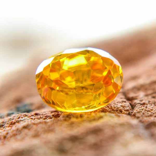 Doğal Safir değerli taş, mücevher veya siyah parlaklık rengi taşlar, birçok farklı doğal taşlar Ametist koleksiyonu,