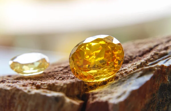 Doğal Safir değerli taş, mücevher veya siyah parlaklık rengi taşlar, birçok farklı doğal taşlar Ametist koleksiyonu,