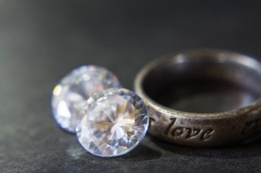 Doğal Safir değerli taş, mücevher veya siyah parlaklık rengi taşlar, birçok farklı doğal taşlar Ametist koleksiyonu,