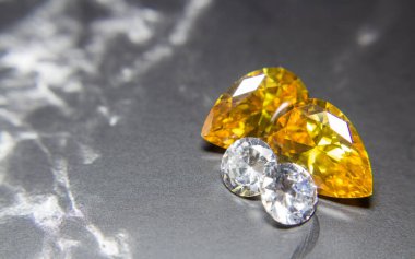 Doğal Safir değerli taş, mücevher veya siyah parlaklık rengi taşlar, birçok farklı doğal taşlar Ametist koleksiyonu,