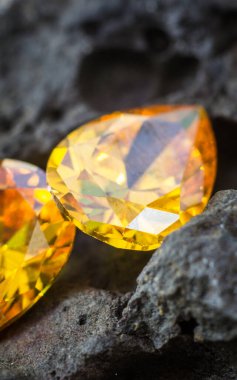 Doğal Safir değerli taş, mücevher veya siyah parlaklık rengi taşlar, birçok farklı doğal taşlar Ametist koleksiyonu,