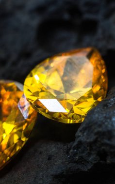 Doğal Safir değerli taş, mücevher veya siyah parlaklık rengi taşlar, birçok farklı doğal taşlar Ametist koleksiyonu,