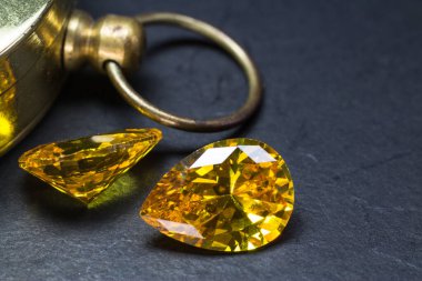 Doğal Safir değerli taş, mücevher veya siyah parlaklık rengi taşlar, birçok farklı doğal taşlar Ametist koleksiyonu,