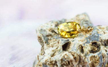 Doğal Safir değerli taş, mücevher veya siyah parlaklık rengi taşlar, birçok farklı doğal taşlar Ametist koleksiyonu,