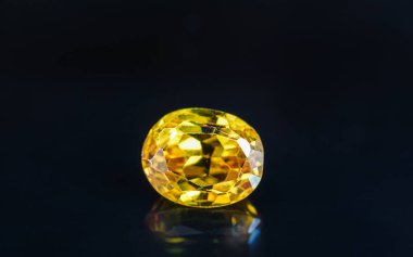 Doğal Safir değerli taş, mücevher veya siyah parlaklık rengi taşlar, birçok farklı doğal taşlar Ametist koleksiyonu,