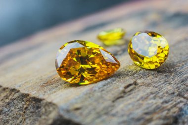 Doğal Safir değerli taş, mücevher veya siyah parlaklık rengi taşlar, birçok farklı doğal taşlar Ametist koleksiyonu,