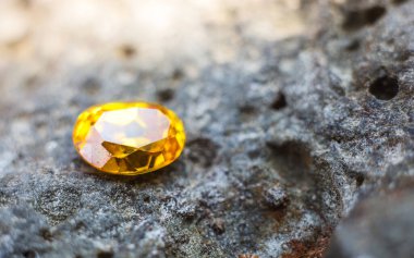 Doğal Safir değerli taş, mücevher veya siyah parlaklık rengi taşlar, birçok farklı doğal taşlar Ametist koleksiyonu,