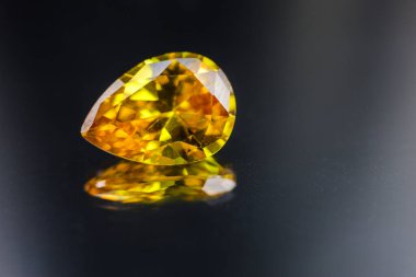 Doğal Safir değerli taş, mücevher veya siyah parlaklık rengi taşlar, birçok farklı doğal taşlar Ametist koleksiyonu,