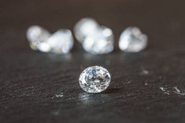 Doğal Safir değerli taş, mücevher veya siyah parlaklık rengi taşlar, birçok farklı doğal taşlar Ametist koleksiyonu,