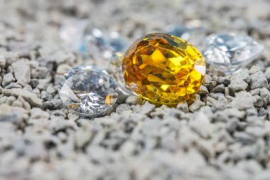 Farklı doğal değerli taşların koleksiyonu