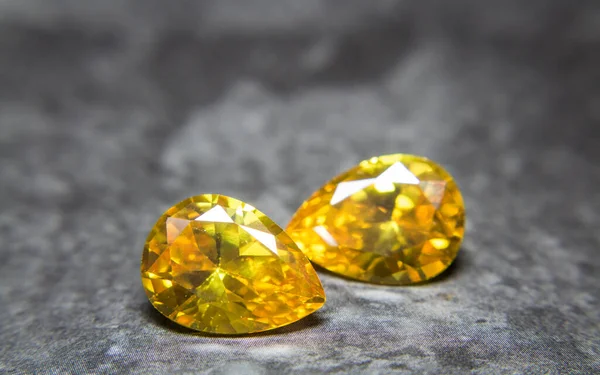 Doğal Safir değerli taş, mücevher veya siyah parlaklık rengi taşlar, birçok farklı doğal taşlar Ametist koleksiyonu,