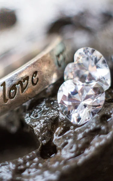 Doğal Safir değerli taş, mücevher veya siyah parlaklık rengi taşlar, birçok farklı doğal taşlar Ametist koleksiyonu,